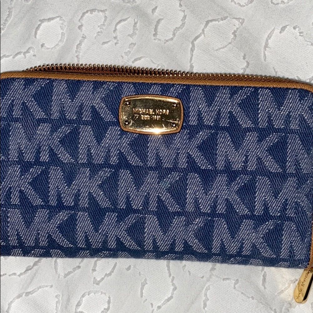 Michael Kors wristlet